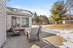 7320 Hunters Run, Eden Prairie, MN 55346 - Photo 4