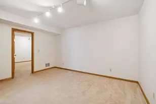 7701 Pondwood Dr, Edina, MN 55439 - Photo 38