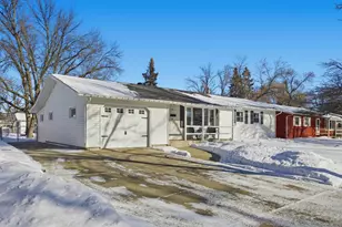 518 Birch Ln, Moorhead, MN 56560 - Photo 2
