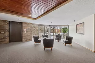 10 Windsor Ct, New Brighton, MN 55112 - Photo 2