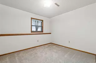 425 W Franklin St, Morristown, MN 55052 - Photo 32