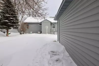 307 10 1/2 Street N, Wahpeton,  58075 - Photo 34