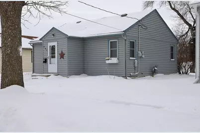 307 10 1/2 Street N, Wahpeton,  58075 - Photo 2