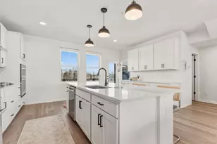 879 Woodlawn Ave, Saint Paul, MN 55116 - Photo 8