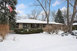 1267 Nursery Hill Ln, Arden Hills, MN 55112 - Photo 2