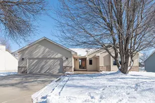 1321 Lake Susan Hills Dr, Chanhassen, MN 55317 - Photo 1