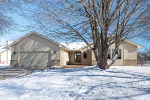 1321 Lake Susan Hills Dr, Chanhassen, MN 55317 - Photo 2