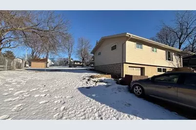 6826 Berkshire Lane N, Maple Grove, MN 55311 - Photo 4