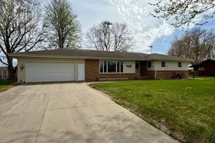 417 S Fairview Dr, Luverne, MN 56156 - Photo 1