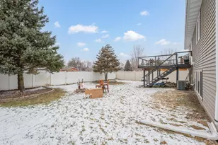 1909 Spruce Meadows Dr SE, Rochester, MN 55904 - Photo 8