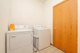 1242 Crystal Pl E, Chaska, MN 55318 - Photo 22