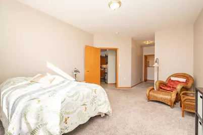 1242 Crystal Place E, Chaska, MN 55318 - Photo 14