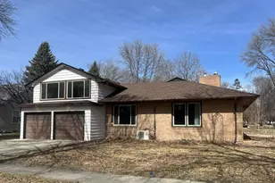 624 10th St SW, Willmar, MN 56201 - Photo 2