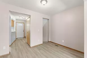 618 Oak Park Ln, Hopkins, MN 55343 - Photo 8