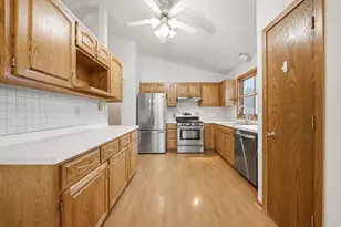 12967 Eagle Bluff Dr, Burnsville, MN 55337 - Photo 4