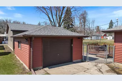 1605 Knight Avenue N, Glencoe, MN 55336 - Photo 2