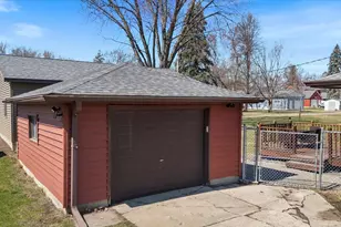 1605 Knight Ave N, Glencoe, MN 55336 - Photo 2