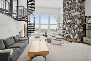 4652 9 Oaks Cir, Bloomington, MN 55437 - Photo 2