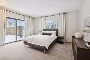 4652 9 Oaks Cir, Bloomington, MN 55437 - Photo 32