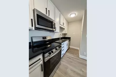 1800 Lasalle Avenue #302, Minneapolis, MN 55403 - Photo 2