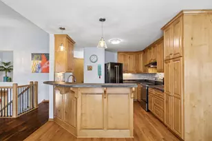 9665 Brighton Ln, Eden Prairie, MN 55347 - Photo 6