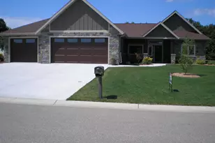 626 Lake Forest Cir, Detroit Lakes, MN 56501 - Photo 2