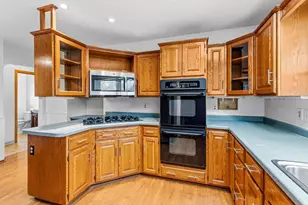 1345 Berkeley Ave, Saint Paul, MN 55105 - Photo 8