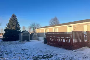 2004 Round Table Rd, North Mankato, MN 56003 - Photo 2