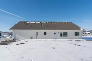 3122 Noble Dr, Mankato, MN 56001 - Photo 2