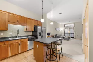 270 4th St E, Saint Paul, MN 55101 - Photo 8