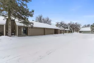 935 Monterey Ct N, Shoreview, MN 55126 - Photo 2