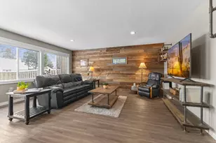 935 Monterey Ct N, Shoreview, MN 55126 - Photo 16