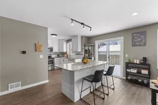 935 Monterey Ct N, Shoreview, MN 55126 - Photo 10