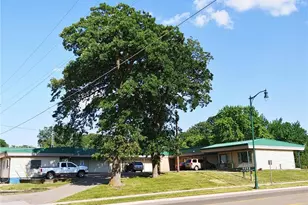 905 E 5th St, Blue Earth, MN 56013 - Photo 1