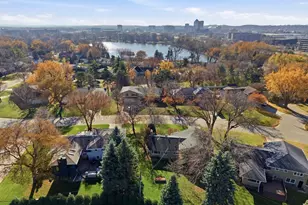 4804 Trillium Ln, Edina, MN 55435 - Photo 2