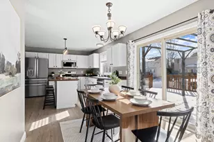 2998 Asarum Ct, Shakopee, MN 55379 - Photo 4