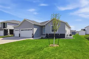 3724 49th St S, Fargo, ND 58104 - Photo 2
