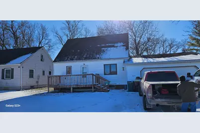 384 5th Street SW, Wells, MN 56097 - Photo 2