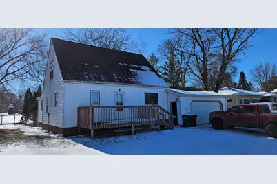 384 5th Street SW, Wells, MN 56097 - Photo 1