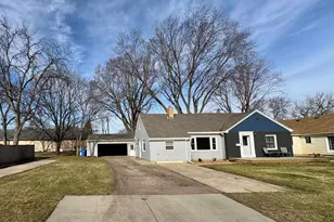 604 7th Ave SW, Pipestone, MN 56164 - Photo 1