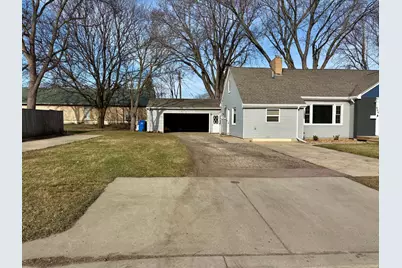 604 7th Avenue SW, Pipestone, MN 56164 - Photo 2