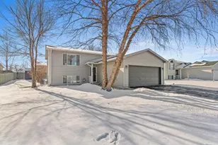 326 Braeburn Dr, Shakopee, MN 55379 - Photo 2