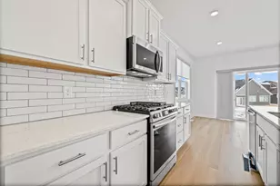 3825 Henna Ave N, Oakdale, MN 55128 - Photo 10