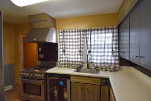 308 Maple Ave S, Thief River Falls, MN 56701 - Photo 8