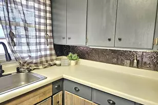 308 Maple Ave S, Thief River Falls, MN 56701 - Photo 10