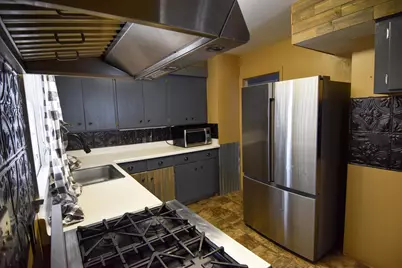 308 Maple Avenue S, Thief River Falls, MN 56701 - Photo 6