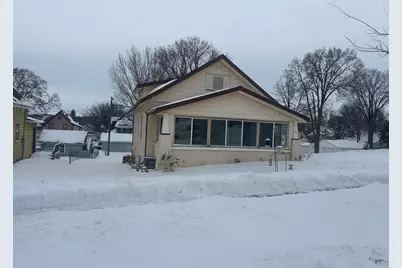 219 E Vasa Avenue, Fergus Falls, MN 56537 - Photo 2