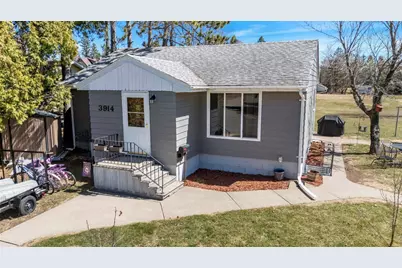 3914 5th Avenue E, Hibbing, MN 55746 - Photo 2