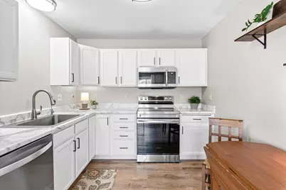 1579 County Road D E #C, Maplewood, MN 55109 - Photo 4