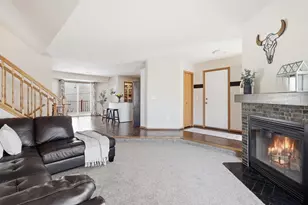 1574 Lake Susan Hills Dr, Chanhassen, MN 55317 - Photo 4